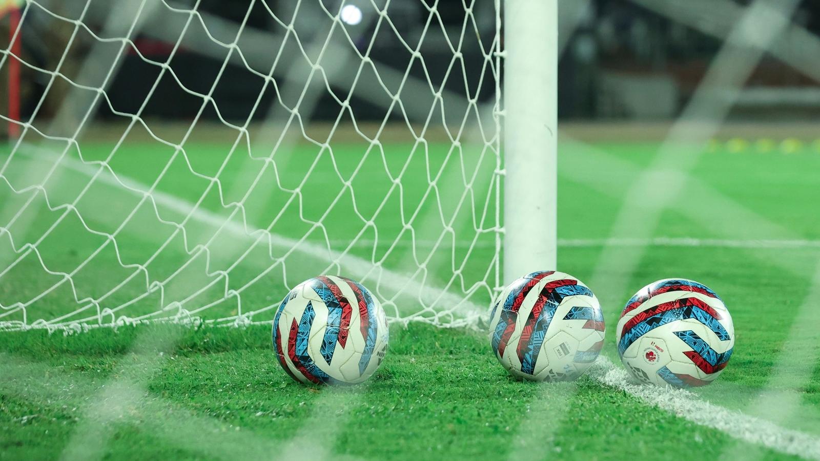 Generic balls in goal unsplash
