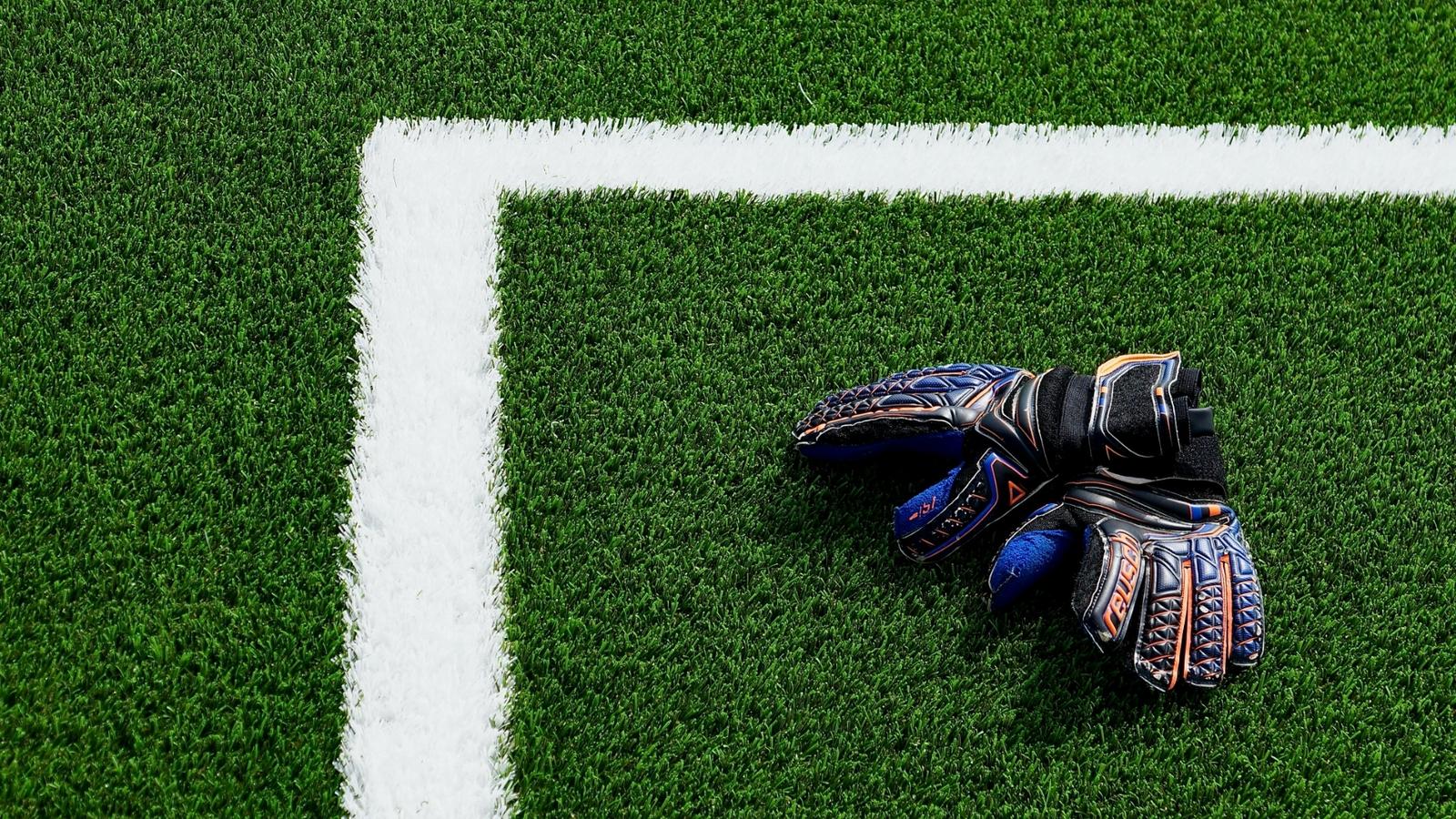 Generic goalkeeper gloves 2